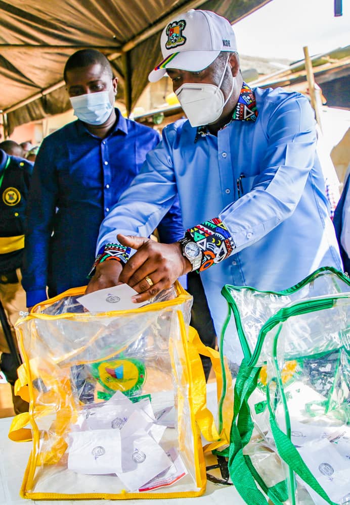 Lagos State Deputy Governor, Dr. Obafemi Hamzat casting his vote for the local government chairmanship election in the State, at his ward in A4 Oke-Balogun, Epe, on Saturday, July 24, 2021