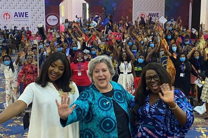 L to R: U.S. Exchange Alumna and Program Partner for Academy for Women Entrepreneurs (AWE), Inya Lawal; U.S. Ambassador Mary Beth Leonard; and Nollywood Actress and AWE mentor Joke Silva during the 2021 AWE graduation ceremony in Ile Ife, Osun State.