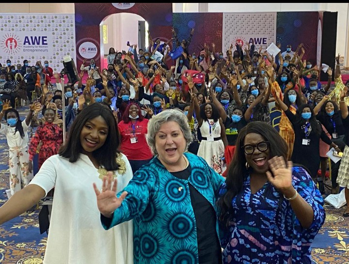 L to R: U.S. Exchange Alumna and Program Partner for Academy for Women Entrepreneurs (AWE), Inya Lawal; U.S. Ambassador Mary Beth Leonard; and Nollywood Actress and AWE mentor Joke Silva during the 2021 AWE graduation ceremony in Ile Ife, Osun State.