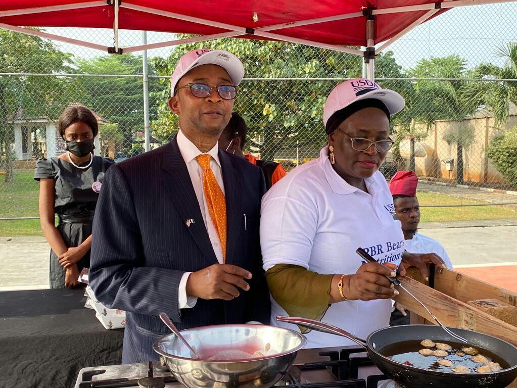 US Mission Counselor for Agricultural Affairs Gerald Smith with a chef making bean cake from Bt Cowpea at the event on Thursday