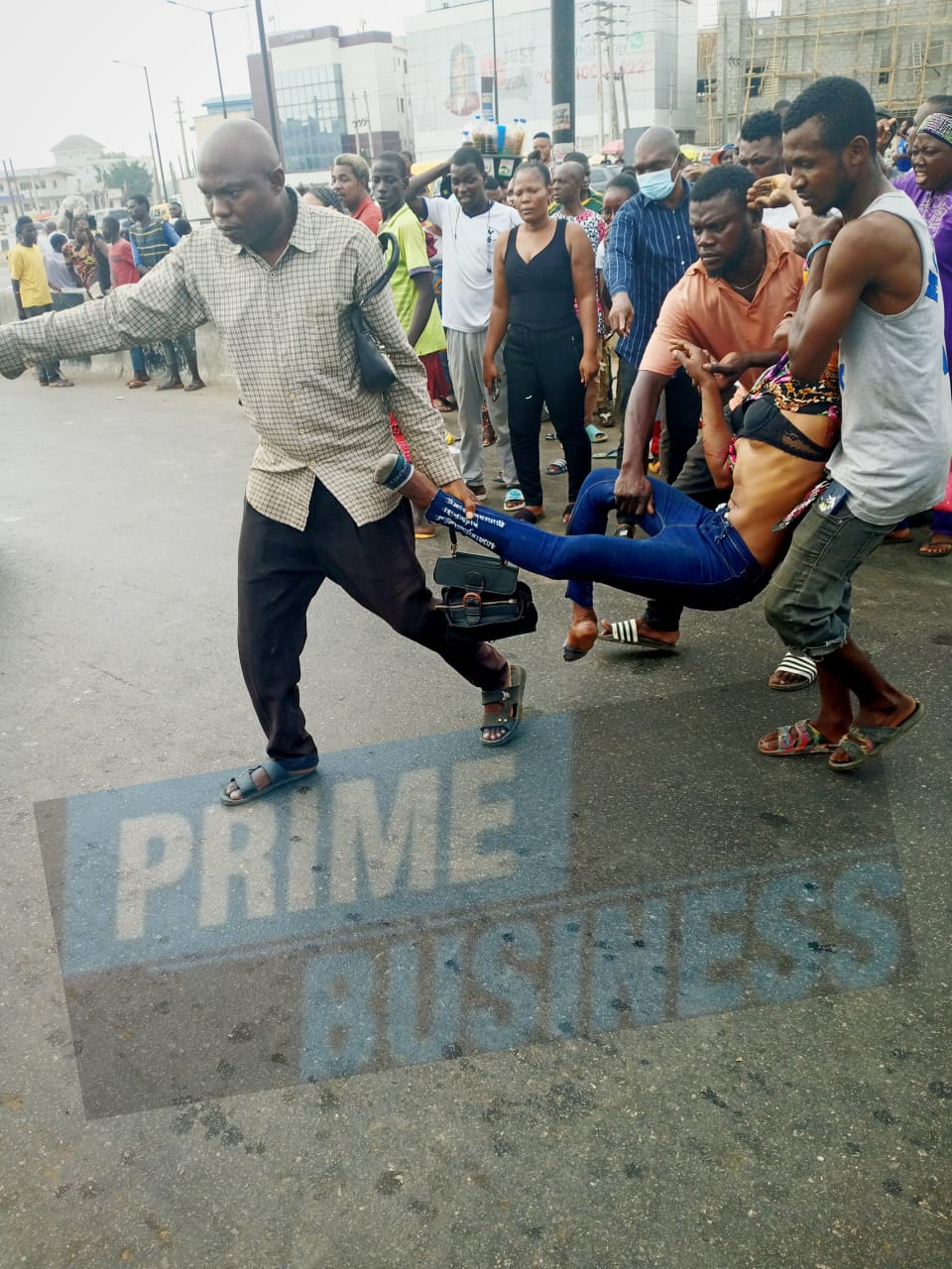 Speeding Car Knocks Down Five Women Along Oshodi-Apapa expressway