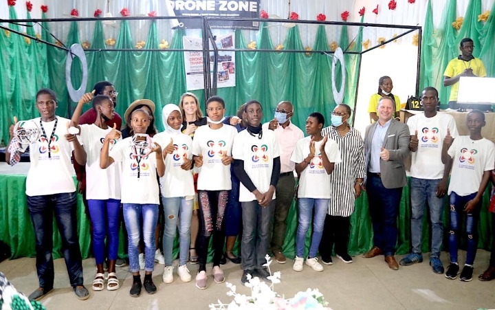 The winning Pace Setters Team from Ijaiye Housing Estate Senior Grammar School in a group photograph with U.S. Consulate Public Affairs Officer Stephen Ibelli (third right) and U.S. Consulate Deputy Public Affairs Officer Jenny Foltz (second row, third left) with Lagos State Commissioner for Education Folasade Adefisayo during the closing ceremony of the drone soccer competition in Lagos on Saturday.