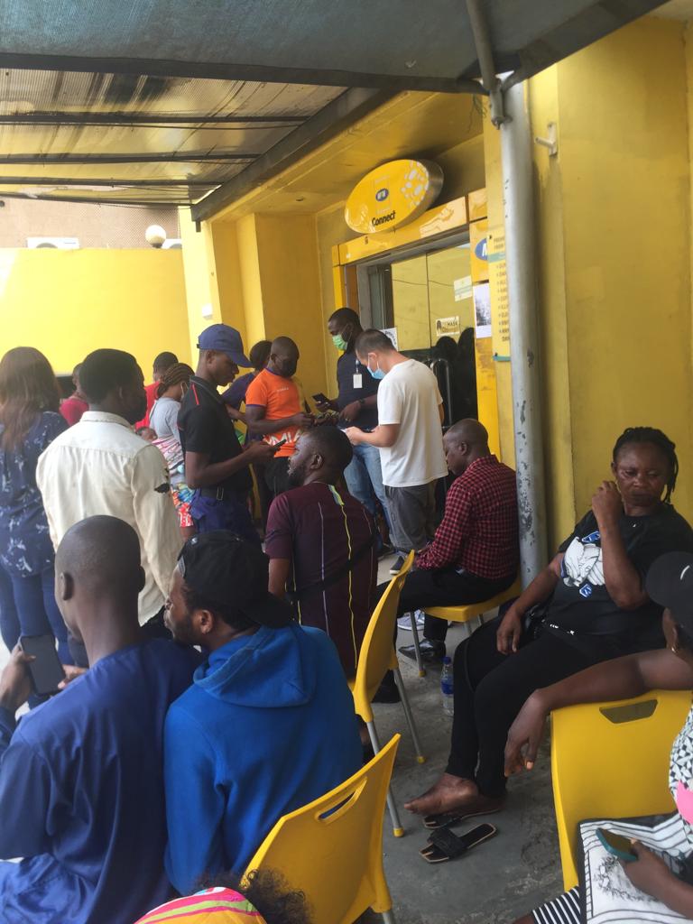 Stranded Subscribers Storm Telecom Outlets