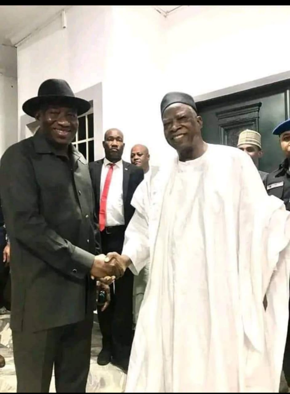 Ex-President Goodluck Jonathan (Left) and National Chairman of APC, Senatoer Abdullahi Adamu