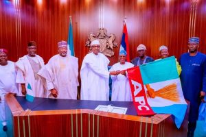 Osun 2022: Buhari Presents APC Flag To Gubernatorial Candidate Oyetola