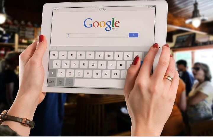 Google Stabs Self, Confesses More People Using Social Media Than Search Engine