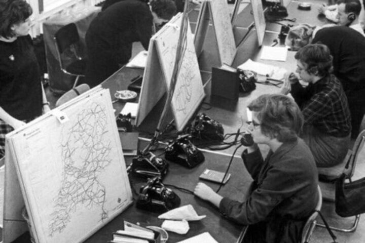 40 Years Before Google Maps You Called People Who Looked At Maps