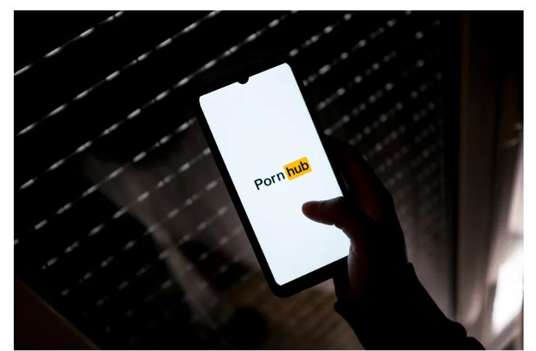 Instagram Deletes Official Account Of PornHub