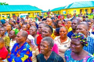 Video/Photos: Peter Obi Visits Anambra Flooded Communities