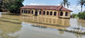 Video/Photos: Peter Obi Visits Anambra Flooded Communities