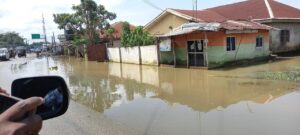 Video/Photos: Peter Obi Visits Anambra Flooded Communities