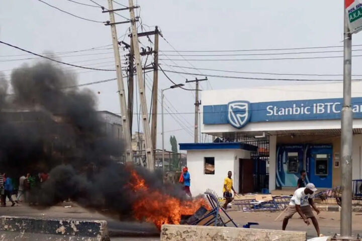 Naira Scarcity: 17 Bank Branches Attacked, Bank Workers Threaten Strike