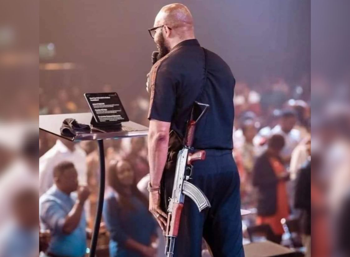 The presiding pastor of House on the Rock Abuja, Uche Aigbe has tendered an unreserved apology to his congregation and the entire Nigerians for mounting the pulpit with an unloaded AK-47 rifle.