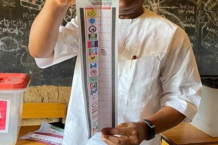 Photo: Orji Uzor Kalu Displays Vote, Is This Not Invalid?