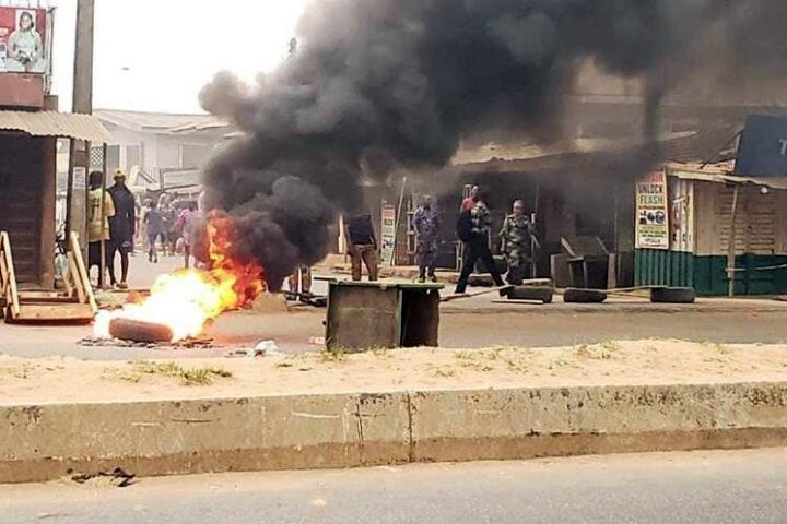 Naira Scarcity : Protesters Set Banks Ablaze In Ogun