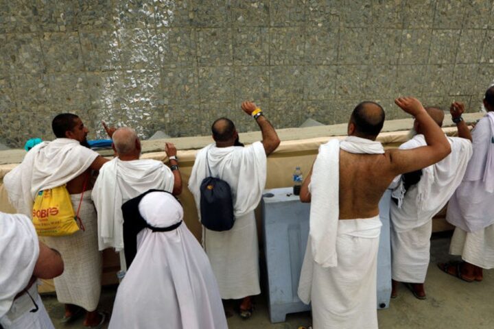 Multitudes of Pilgrims 'Stone The Devil' In Final Hajj Ritual