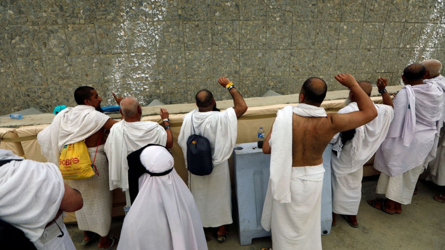 Multitudes of Pilgrims 'Stone The Devil' In Final Hajj Ritual