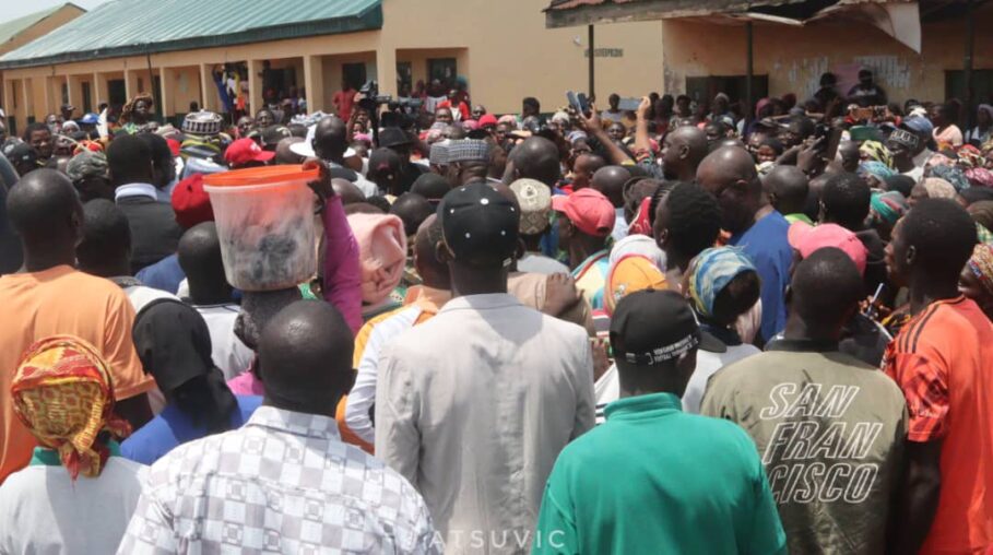 62nd Birthday: Obi Visits Plateau, Offers IDPs Gifts

Presidential candidate of the Labour Party in the February 25 election, Mr Peter Obi, on Wednesday visited Plateau State to commiserate with the governor, Barr Caleb Mutfwang, and the people over the recent killings in the state.

Obi, who used the visit to mark his 62nd birthday, had earlier urged his supporters including Obidients and members of the Labour Party, to celebrate with him by visiting hospitals, care homes and show them love.

Obi said it was his two-decade-old decision not to celebrate his birthday in an elaborate manner given the dire situation in the country, adding that he would be happy to do so in a functional and prosperous nation.

In a tweet on Wednesday night, Obi said: "In line with my earlier humble request for friends and well-wishers to spread the love today by visiting hospitals, schools and care homes to mark my 62nd birthday, I visited Plateau State to commiserate with the Governor and the people over the recent widespread unfortunate killings in the State, which are unacceptable."

He also visited Mangu Local Government Area, where over 300 people, including women and children, have been killed and condoled with them over the attacks on them. 

He also visited Bungha Pilot School in the local government which according to him, is the biggest Internally Displaced Persons (IDPs) camps in the state, occupied by about 60 communities. He donated the sum of N5 million with some bags of rice to support the people ravaged by insecurity and killings in camp.

Obi said he hailed the state governor for the way he has handled the crisis in the state and cared for the people affected.

 "I appreciated the Governor of Plateau State, HE Barr @CalebMutfwang, for his warm reception and kind comments. I thanked him, especially for the great efforts he has made so far concerning the killings and terror attacks in the State, and for ensuring that the IDPs are well cared for.
"I commiserated with him over the killings in the State and encouraged him to continue to deliver good governance to the people.
"I also thanked the traditional ruler Mishkaham Mwaghavul, HRH John Putmang Hirse, for the hospitality, and assured the Mangu people that in the New Nigeria, their security and that of every Nigerian will be prioritized." 

Many Nigerian leaders felicitated Obibon his birthday.

Presidential candidate of the Peoples Democratic Party (PDP), Atiku Abubakar, described Obi as a respect leader.

In a statement posted on his verified Twitter handle, Atiku noted that Obi's dedication to service continues many people.

He said: "Peter Obi is a respected leader and distinguished former governor of Anambra state and presidential candidate of the Labour Party. 

"Your dedication to service and growth continues to inspire. 
"As you add another year today, I, on behalf of my family and team wish you many more years in good health and vitality."

Also, the Governor of Abia State, Dr Alex Otti, described Obi as a brother.
He prayed that God would him many more years of good health.  

"On behalf of my family and the entire people of Abia State, I wish my brother and friend, presidential candidate of the Labor Party, and former Governor of Anambra State, an indelible 62nd birthday celebration. 
"My sincere prayer is that you enjoy many more years of good health, happiness, and prosperity," stated.

Also, the immediate past governor of Delta State, Ifeanyi Okowa, congratulated Obi on his 62nd birthday and prayed to God to grant him more "strength, grace, and wisdom so you can keep on doing great things for humanity."

On his part, Valentine Ozigbo, PDP governorship candidate in the Anambra's November 2021 election, described Obi as one with an unconcern for welfare of humanity.

According to Ozigbo, Obi is "A shining emblem of hope, not just for Nigeria, but for the Black race, Peter Obi has accomplished feats worthy of celebration with his Obidient Movement. Yet, in his characteristically humble and focused manner, he chooses to keep his gaze fixed on the goals ahead, seeking to realise even greater achievements for our collective good.

"Today, let us take a moment to honour Mr Peter Obi, express our gratitude for his relentless dedication, and join him in envisioning a brighter, more prosperous future," wrote.
