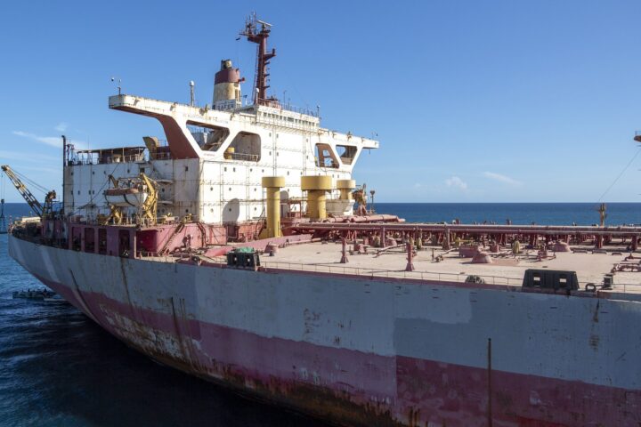 UN Discharges Oil From Decaying Tanker In Yemen's Red Sea