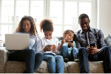 Parenting In Digital Age: Navigating Challenges And Opportunities