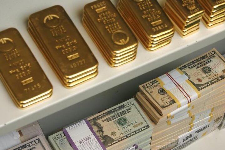 Gold Near Record Highs Amidst Inflation Concerns