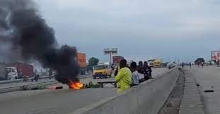 4 Dead As Mile 2 Residents In Lagos Protest Killing Of Trailer Driver