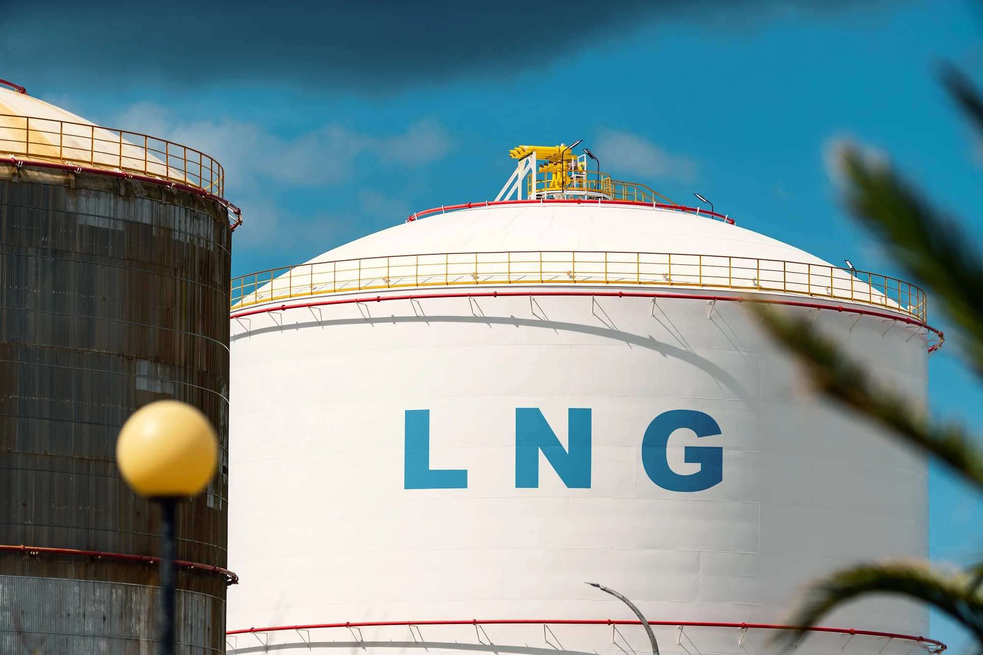 Israel-Hamas Conflict Boosts Global LNG Prices By 40%