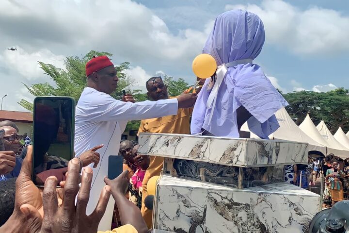 Edeoga Unveils Bust Of Emeritus Professor Anatsui At UNN