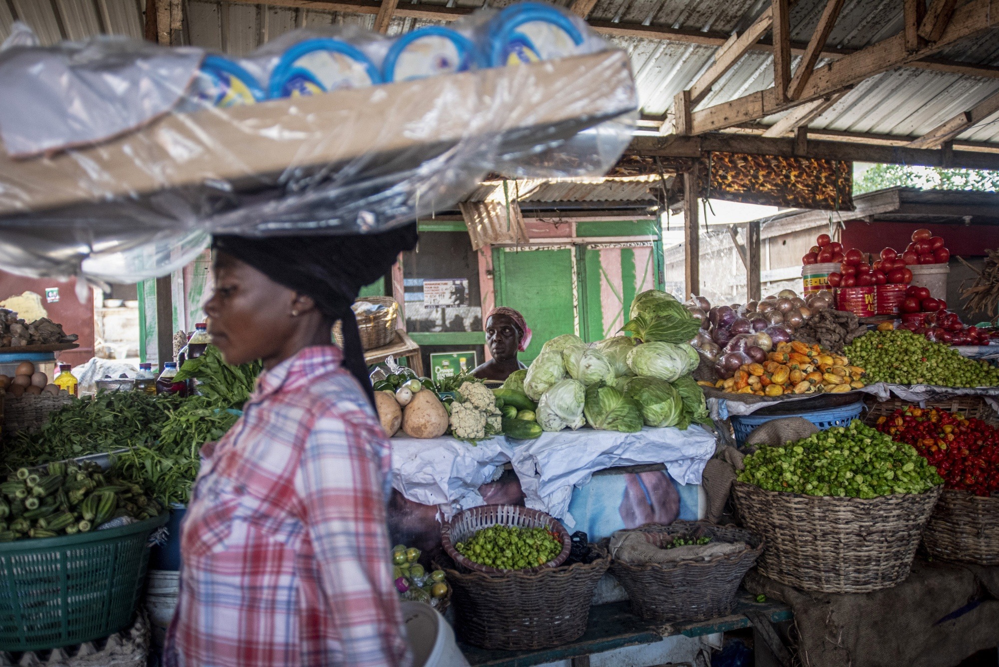 Ghana's Inflation Falls To 14-Month Low At 35.2% Amidst Economic Crisis