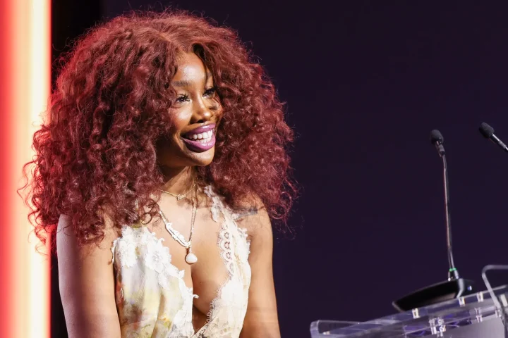 SZA Wins Her First Award For The Night, Winners So Far