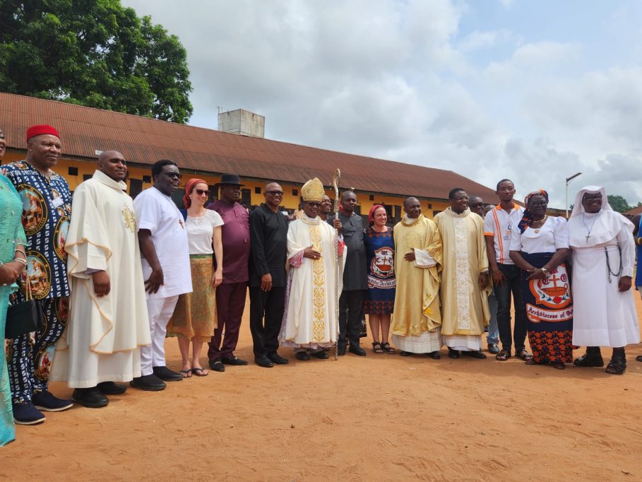 Obi, Archbishop Okeke Celebrate Easter With Inmates In Onitsha Correctional Centre
