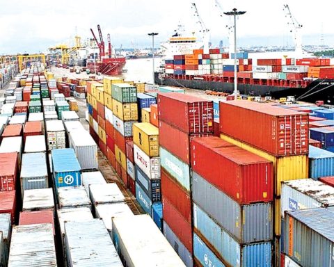 Customs FX Rate For Import Duties Drops Again To N1,147/$ 