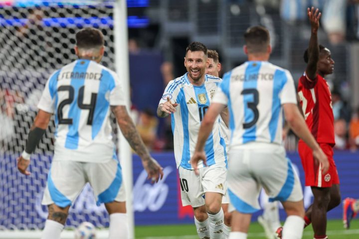 Argentina brush aside Canada for Copa final slot