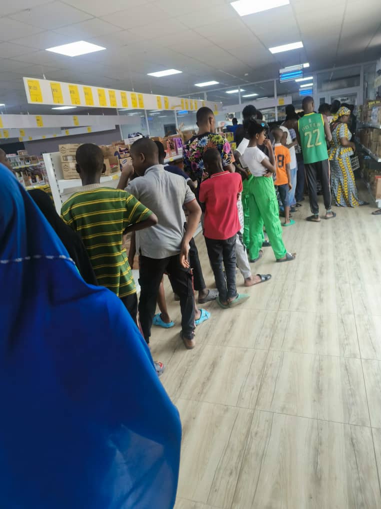 Long Queues At Bokku Mart As Lagos Consumers Scramble Daily To Buy Bread