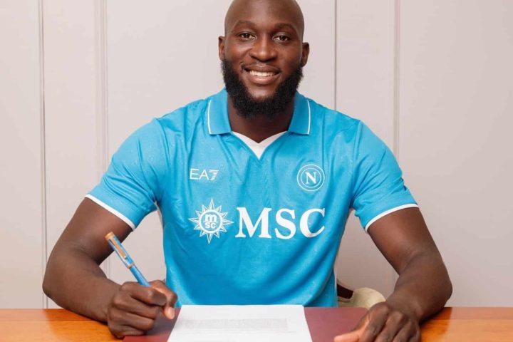 Lukaku signs for Napoli