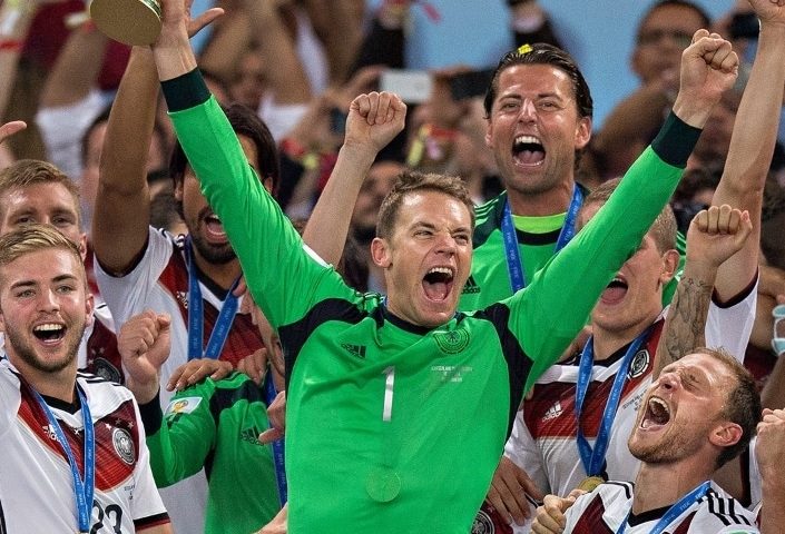 Manuel Neuer lifts the FIFA World Cup trophy with his German national teammates