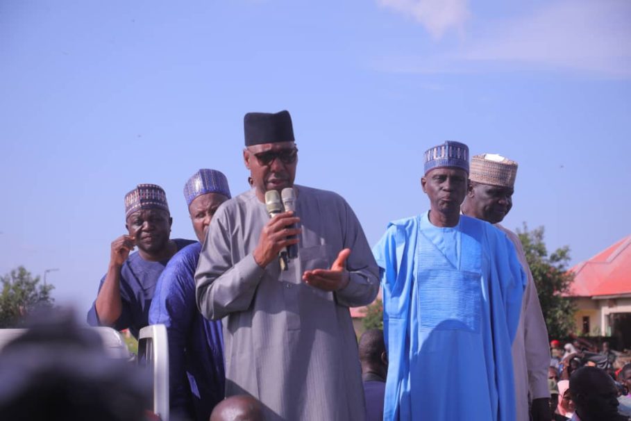 Governor Zulum addreessing flood victims