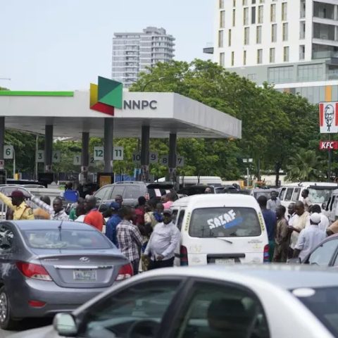 Just In: NNPCL Drops Fuel Price To N965 In Abuja