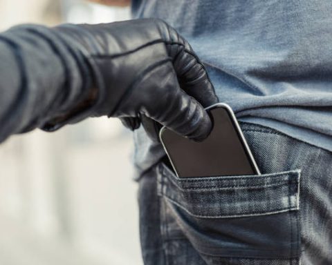 How To Track And Recover Your Stolen Phone Without Going To The Police