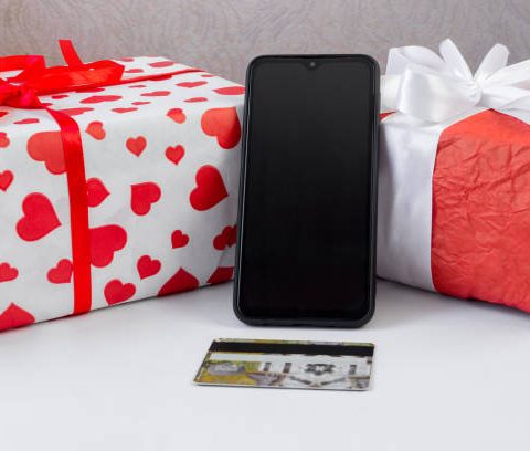 The Cheapest Phones to Gift Your Loved Ones This December