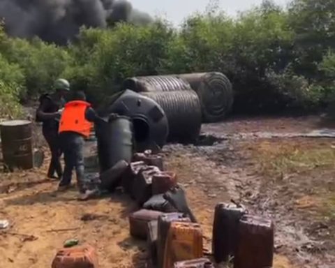 Nigerian Navy Destroys 9 Illegal Refineries Sites, 35,000 Litres Of Crude Oil In Ondo State