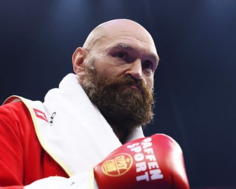 Tyson Fury announces retirement