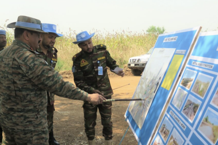 UNMISS Force Commander inspects road repairs by peacekeeping engineers in Eastern Equatoria