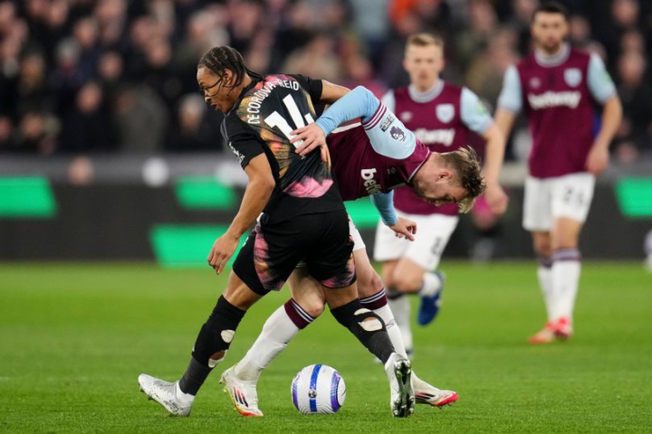 Leicester City's Bobby Decordova Reid (left) and West Ham United's Jarrod Bowen