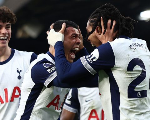 Spurs hammer Ipswich at Portman Road