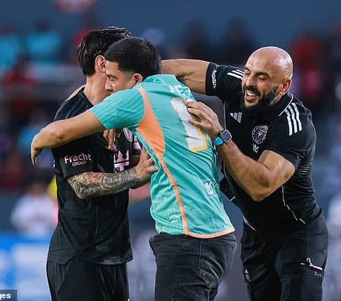 Pitch invader finally beat Chueko to hug Messi