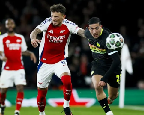 Arsenal advance to quarterfinal on aggregate against PSV