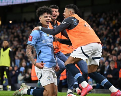 Man City beat Plymouth to hit FA Cup quarters