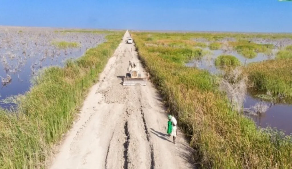 UNMISS engineers renovate Bentiu–Leer road to improve humanitarian access to vulnerable communities